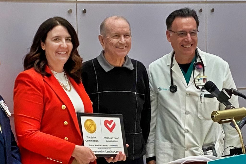 CEO, patient and doc with heart certificate.