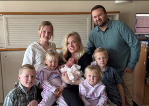 Miranda and her husband Jordan take a picture with their six children.