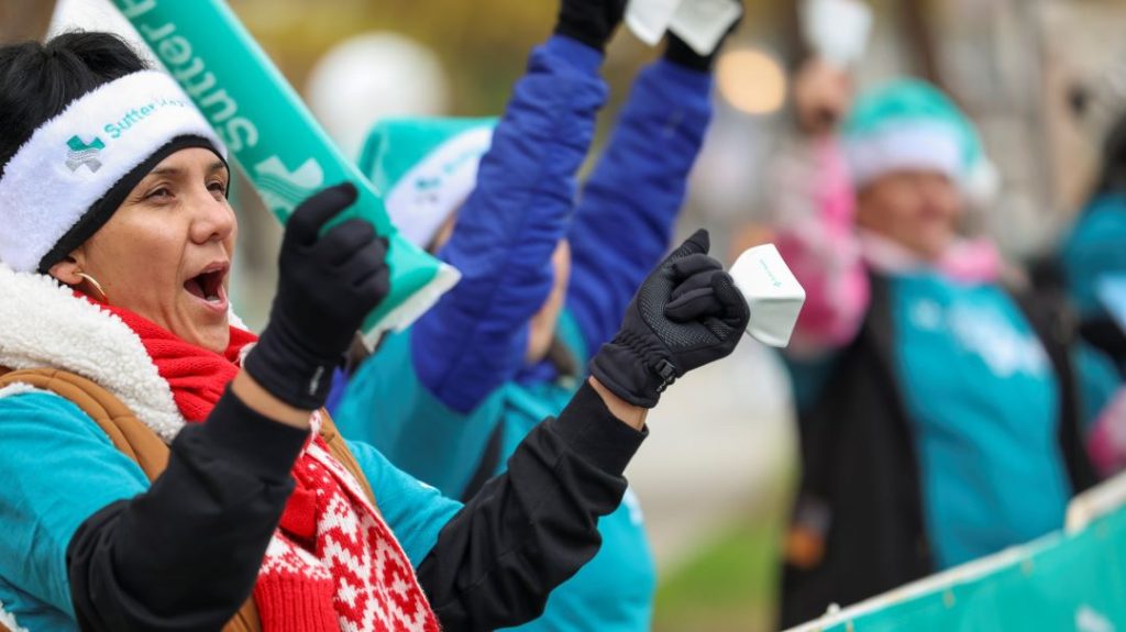 Sutter volunteer cheers on CIM runners
