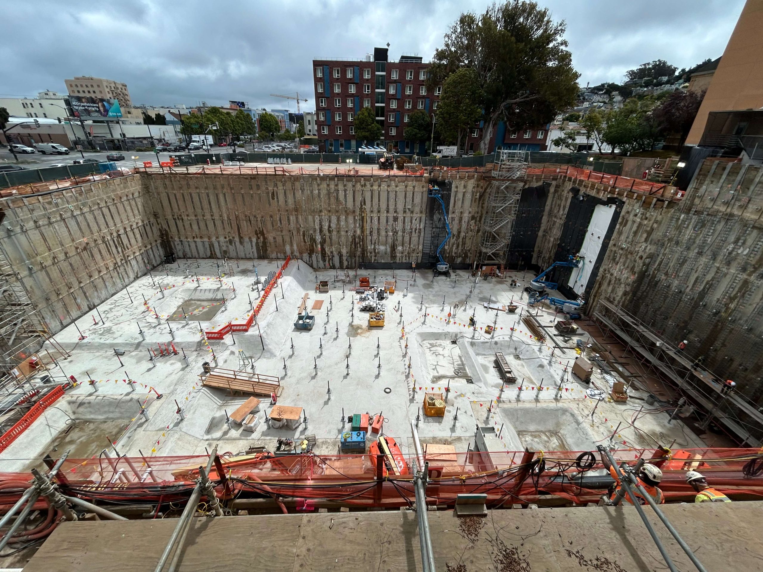 construction on a new neurosciences complex