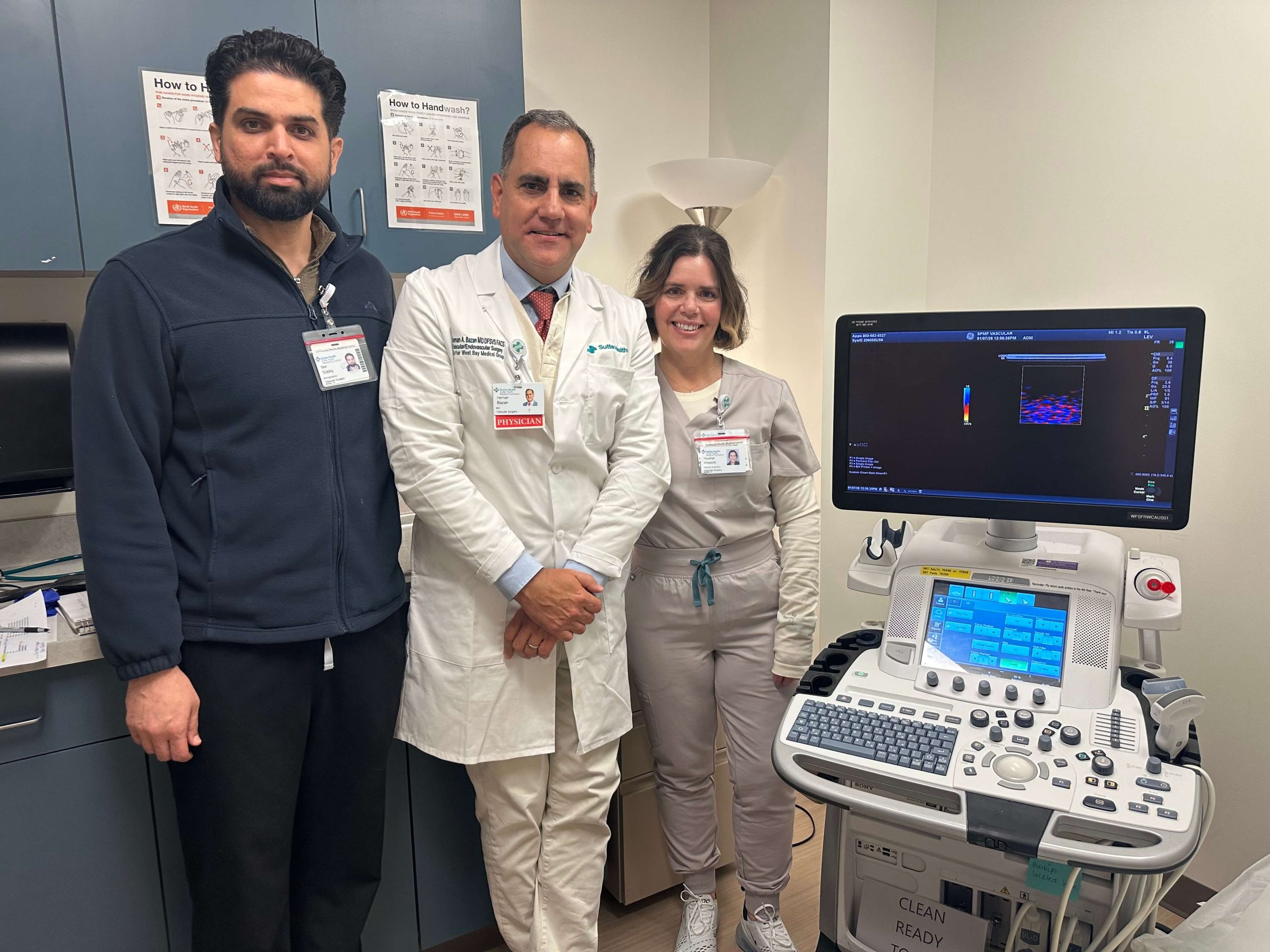 Medical colleagues stand together 