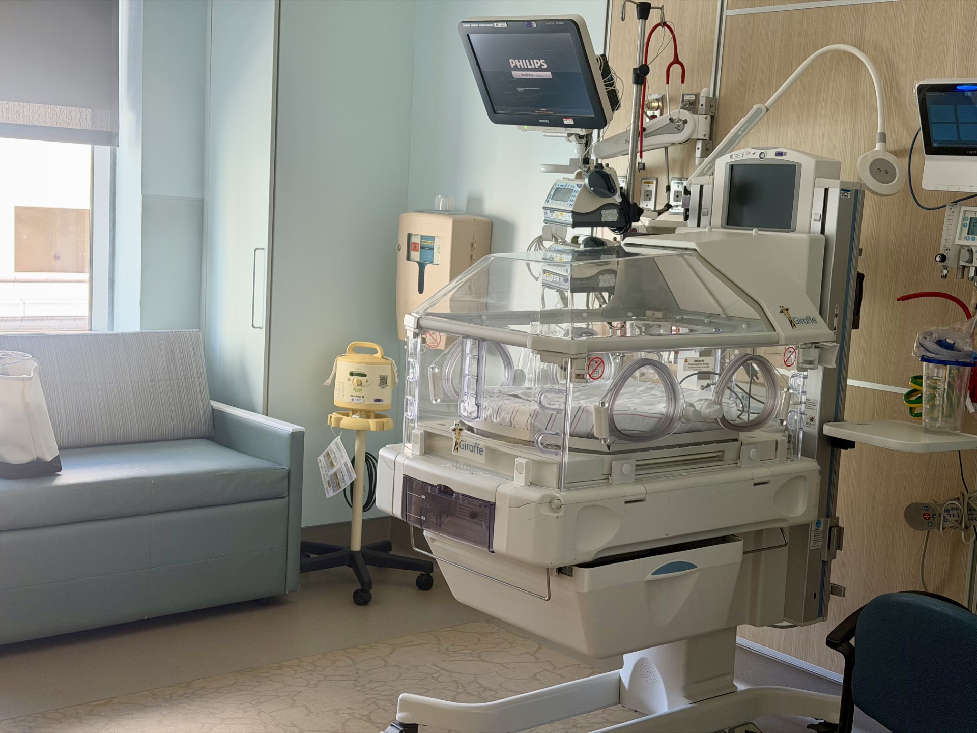 a small baby room at Sutter's CPMC